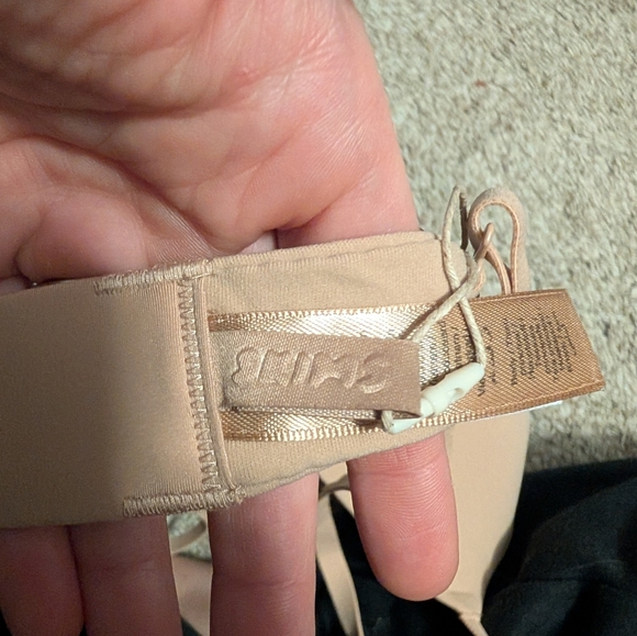 NWT Skims Fits Everybody Tshirt Bra - Picture 4 of 5